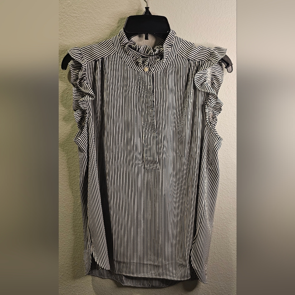 NWOT LOFT Blouse. Medium. Short ruffled sleeves. Navy Blue & White.